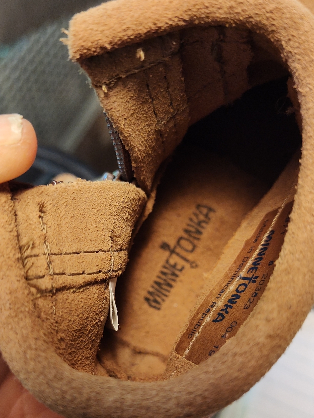 Minnetonka Leather Size 5 Tan Suede Fringe Moccasins with Side Zip - Picture 5 of 5